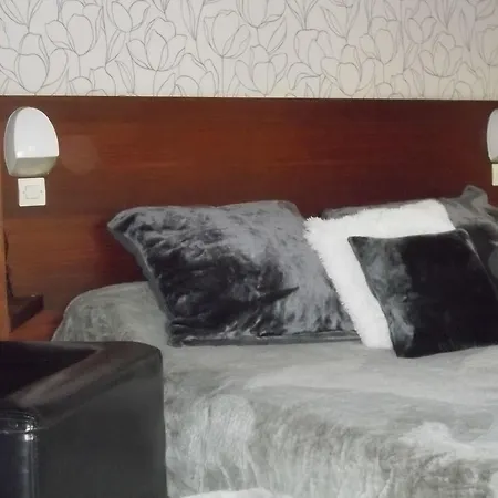 Hotel Papea 2*