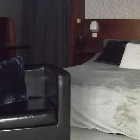 Papea Hotel Yvré-lʼÉvêque
