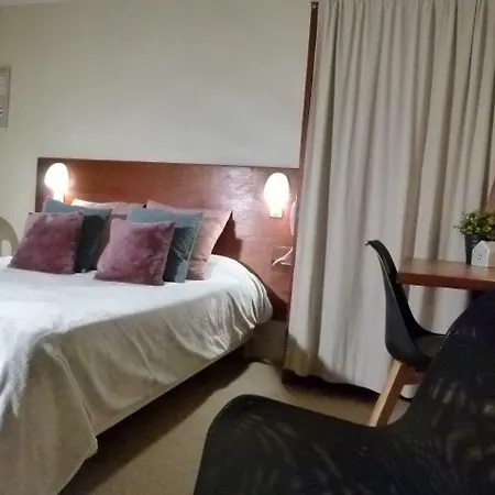 Hotel Papea 2*