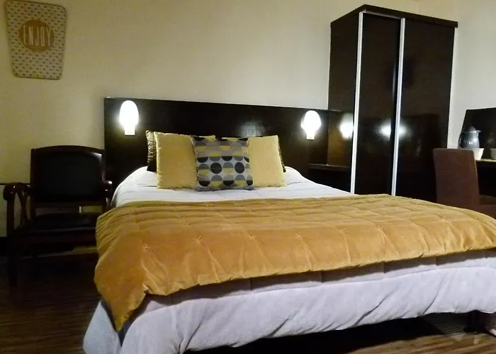 Papea Hotel Yvré-lʼÉvêque